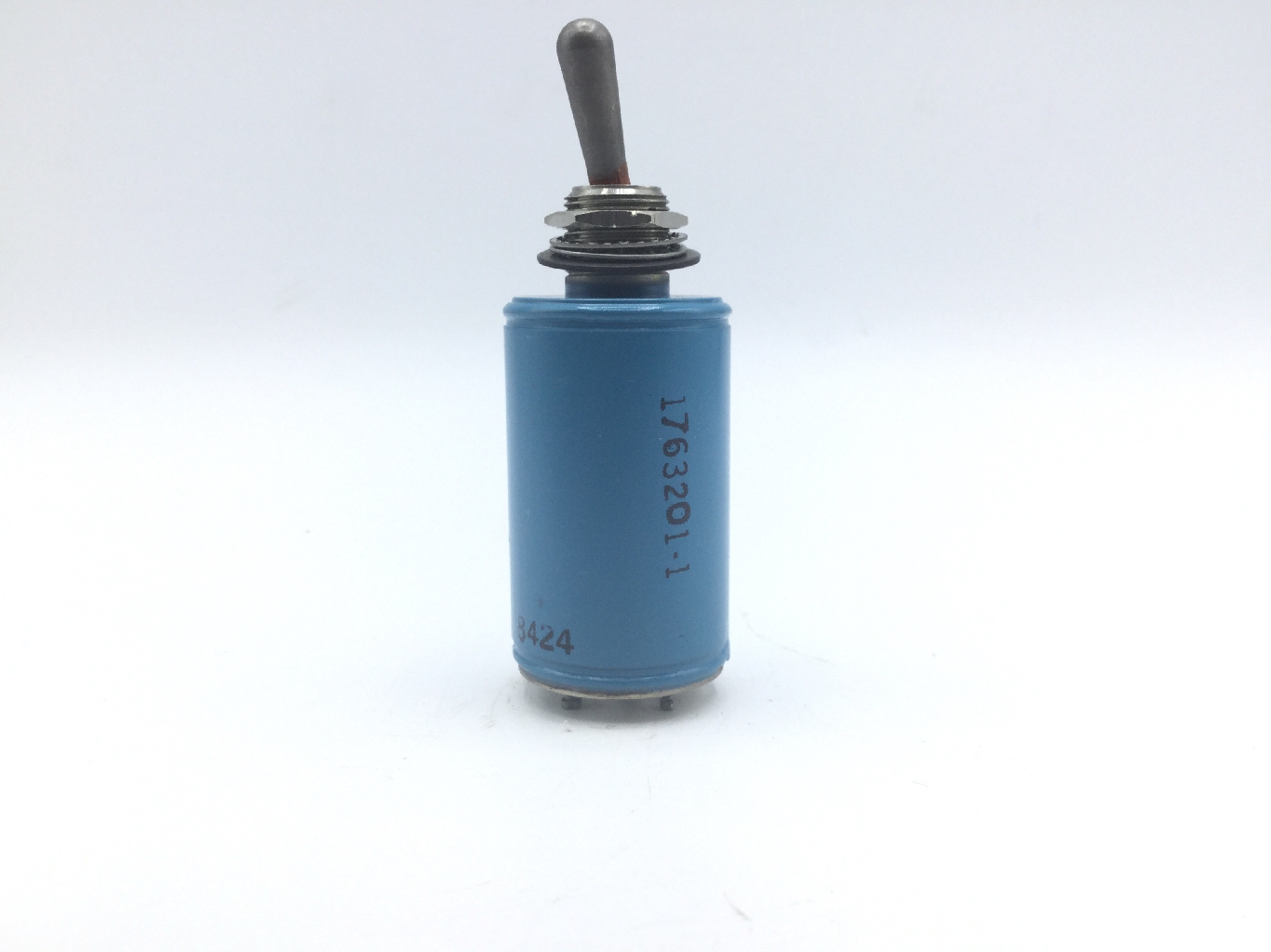 Imagen del número de acciones nacionales  5930-00-790-7016